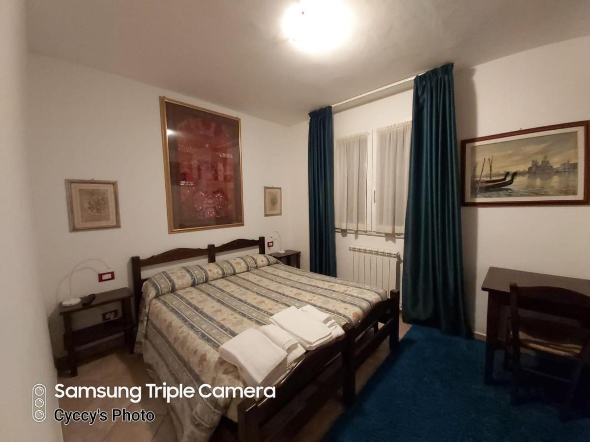 Camera Budget Doppia con Letti Singoli